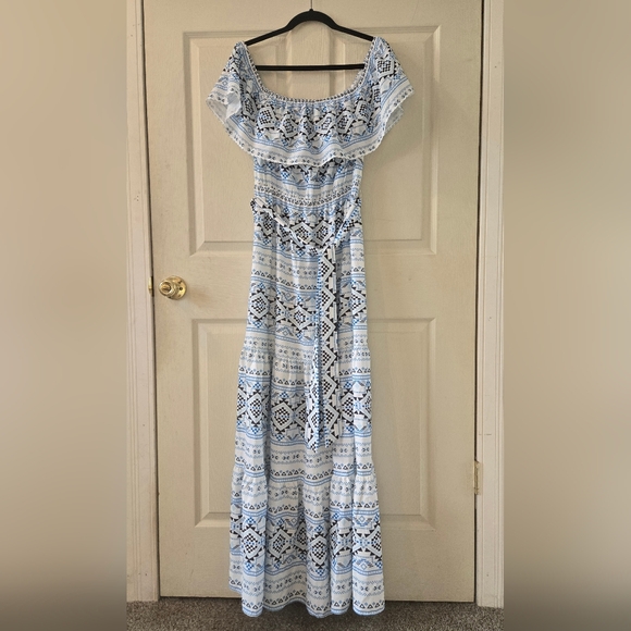 Flying Tomato Dresses & Skirts - Flying Tomato Elegant Blue and White Patterned Dress Sz Medium